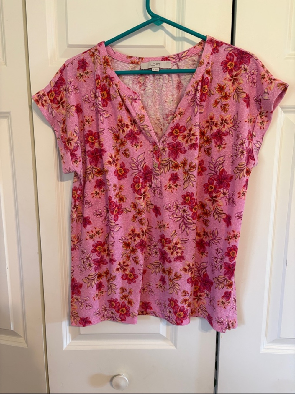 LOFT Pink Floral V-Neck Short Sleeve Tee - Size M